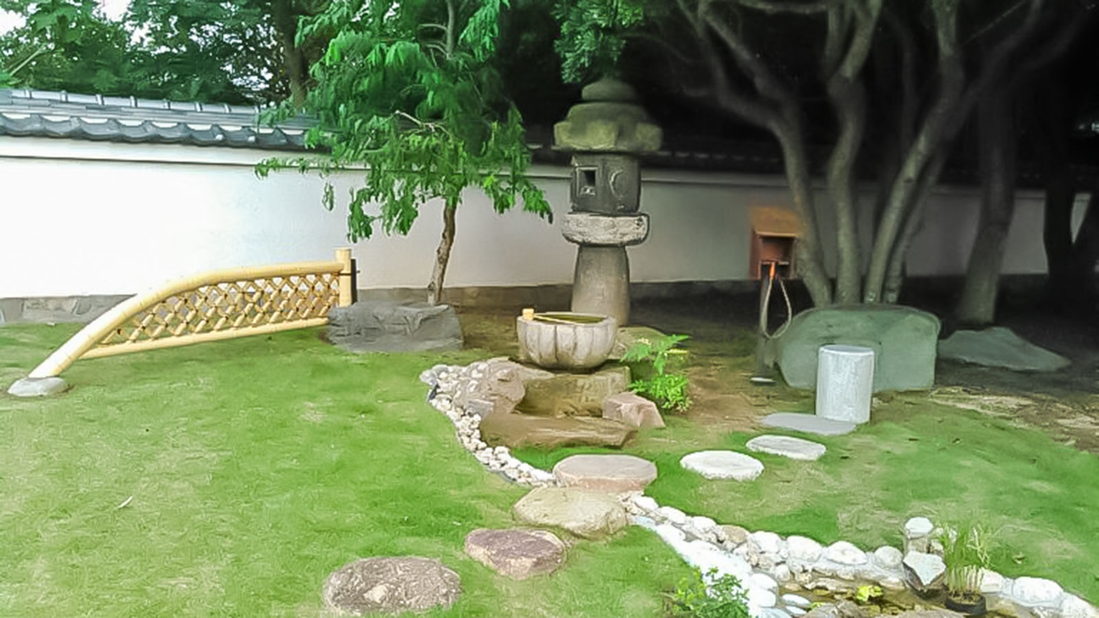 Healing 瑶泉院(ようぜんいん)ゆかりの灯篭と小堀遠州写しの水琴窟