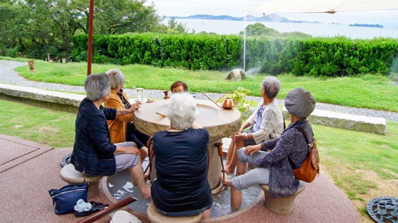 Relax 水琴窟を聴きながら足湯でまったり『足湯水琴窟』