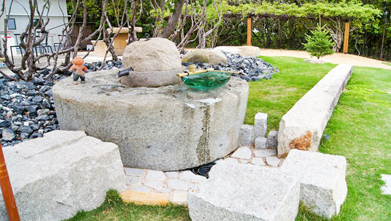 巨大石臼の水琴窟